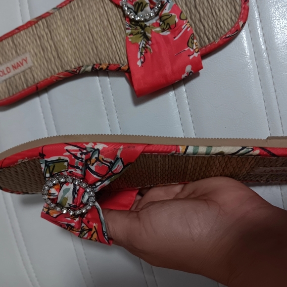 Old Navy Women's Floral Red Sandals - Picture 3 of 3